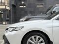 Toyota Camry 2018 года за 12 200 000 тг. в Атырау – фото 26