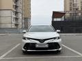 Toyota Camry 2018 года за 12 200 000 тг. в Атырау – фото 2