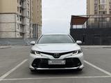 Toyota Camry 2018 года за 12 200 000 тг. в Атырау – фото 2