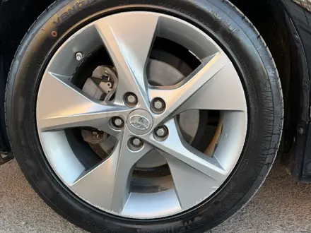 Toyota Camry 2013 года за 6 500 000 тг. в Актобе – фото 10