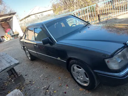 Mercedes-Benz E 320 1992 года за 2 300 000 тг. в Шиели – фото 3