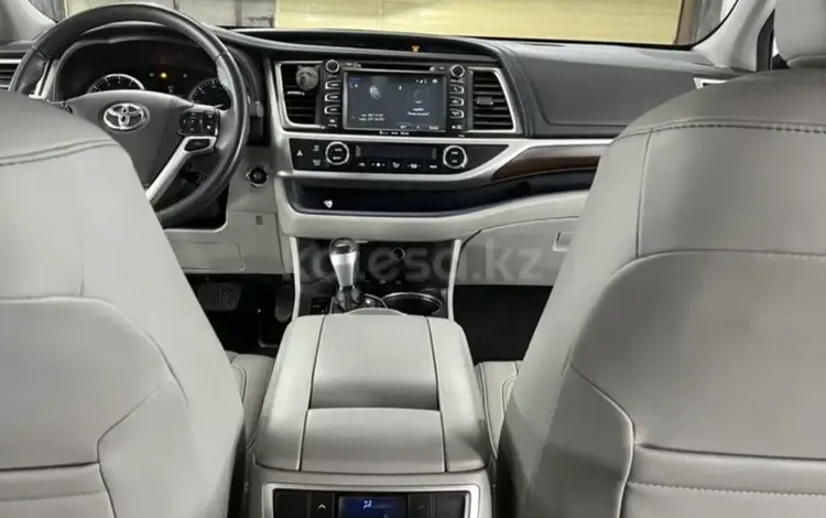 Toyota Highlander 2016 года за 15 000 000 тг. в Астана