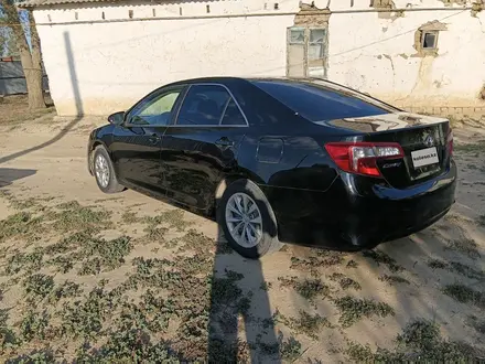 Toyota Camry 2014 года за 4 800 000 тг. в Кульсары – фото 10