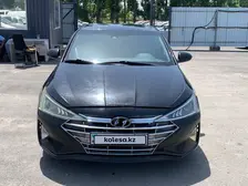 Hyundai Elantra, 2019