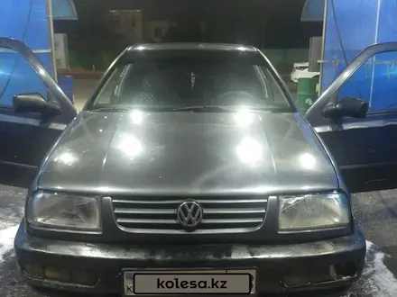 Volkswagen Vento 1992 года за 500 000 тг. в Тараз – фото 3