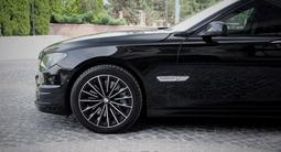 BMW 750 2009 года за 9 000 000 тг. в Алматы – фото 2