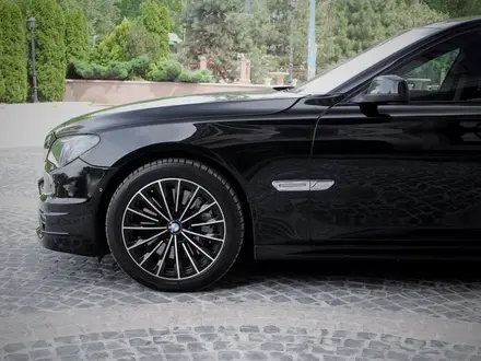 BMW 750 2009 года за 9 500 000 тг. в Алматы – фото 2