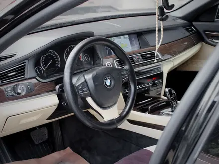 BMW 750 2009 года за 9 500 000 тг. в Алматы – фото 19