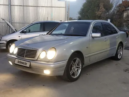 Mercedes-Benz E 230 1997 года за 2 200 000 тг. в Тараз