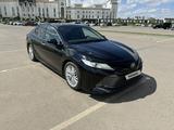 Toyota Camry 2019 года за 14 000 000 тг. в Астана