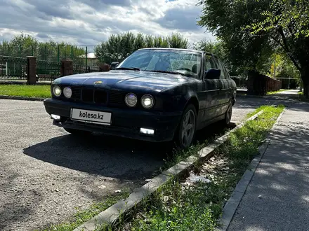 BMW 520 1992 года за 990 000 тг. в Алматы – фото 2