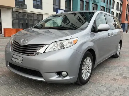 Toyota Sienna 2015 года за 11 000 000 тг. в Актау