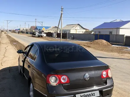 Volkswagen Passat 2007 года за 3 000 000 тг. в Атырау – фото 10