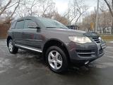 Volkswagen Touareg 2008 года за 7 350 000 тг. в Алматы – фото 3