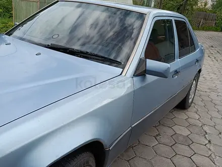 Mercedes-Benz E 230 1991 года за 700 000 тг. в Караганда – фото 5