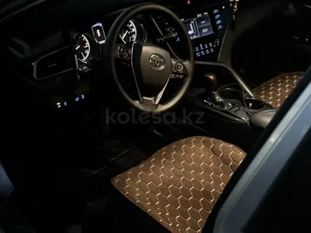 Toyota Camry 2019 года за 12 200 000 тг. в Уральск – фото 8