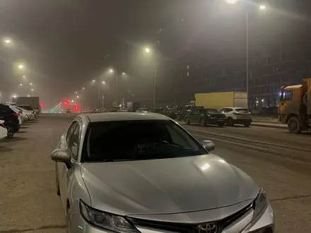 Toyota Camry 2019 года за 13 000 000 тг. в Астана – фото 2