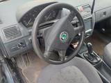 Skoda Fabia 2008 годаfor800 000 тг. в Актау – фото 5