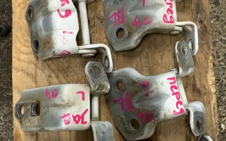 Петли дверей на Subaru Legacy за 7 000 тг. в Алматы