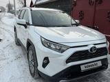 Toyota RAV4 2020 года за 16 800 000 тг. в Павлодар