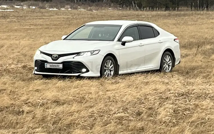 Toyota Camry 2019 года за 12 100 000 тг. в Астана