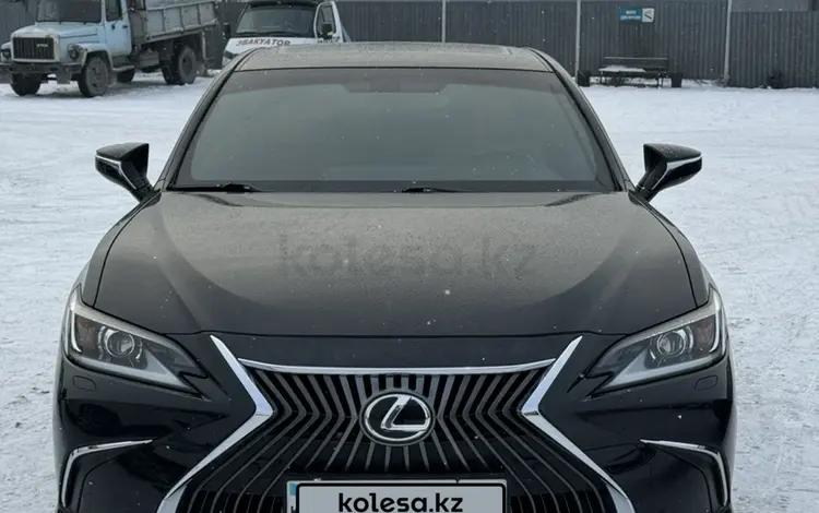 Lexus ES 250 2021 годаfor21 500 000 тг. в Семей