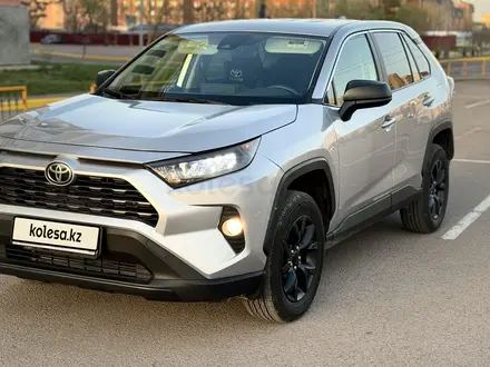 Toyota RAV4 2022 года за 15 800 000 тг. в Семей – фото 4