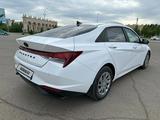 Hyundai Elantra 2022 года за 8 100 000 тг. в Уральск – фото 3