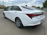 Hyundai Elantra 2022 года за 8 100 000 тг. в Уральск – фото 4