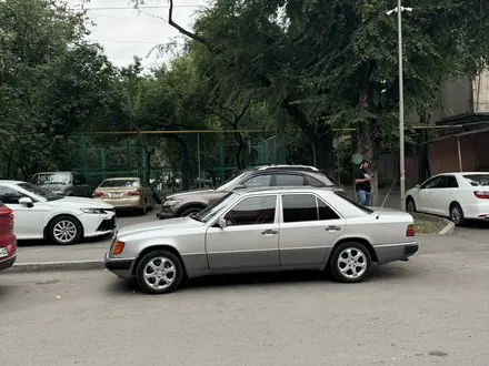 Mercedes-Benz E 280 1993 года за 2 500 000 тг. в Алматы