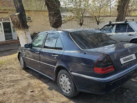 Mercedes-Benz C 200 1996 года за 1 500 000 тг. в Мерке – фото 2