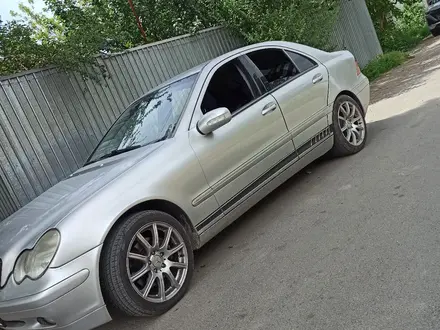 Mercedes-Benz C 240 2000 года за 2 500 000 тг. в Алматы