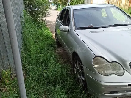 Mercedes-Benz C 240 2000 года за 2 500 000 тг. в Алматы – фото 2