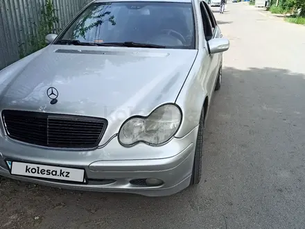 Mercedes-Benz C 240 2000 года за 2 500 000 тг. в Алматы – фото 3