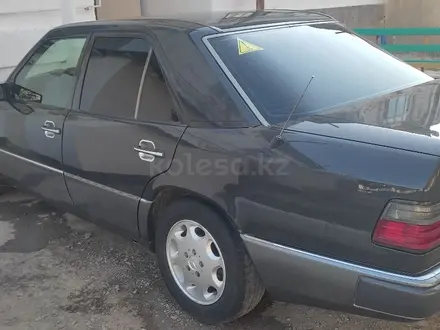 Mercedes-Benz E 300 1992 года за 1 800 000 тг. в Шиели – фото 10