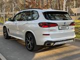 BMW X5 2023 года за 48 000 000 тг. в Алматы – фото 2