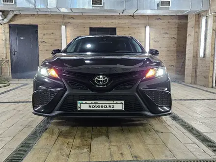 Toyota Camry 2020 года за 13 100 000 тг. в Алматы