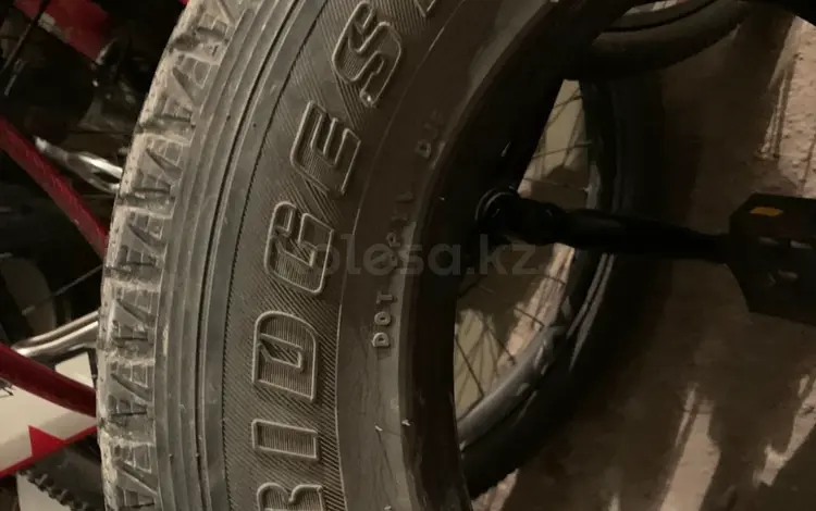 BRIDGESTONE 215 70 R16 за 4 000 тг. в Алматы