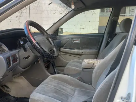 Toyota Camry 1998 года за 1 700 000 тг. в Актау – фото 2