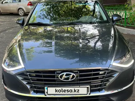 Hyundai Sonata 2023 года за 11 200 000 тг. в Астана – фото 2