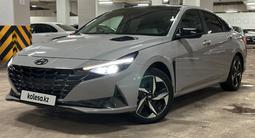 Hyundai Elantra 2023 годаfor12 000 000 тг. в Астана