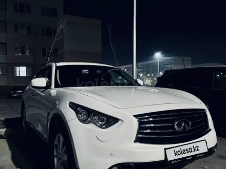 Infiniti QX70 2014 года за 15 700 000 тг. в Алматы