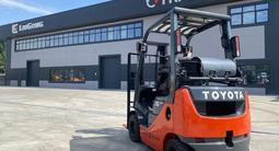 Вилочный погрузчик TOYOTA 02-8FGL15 ГАЗ/БЕНЗИН в Алматы – фото 5