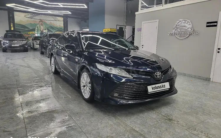 Toyota Camry 2019 года за 13 000 000 тг. в Семей