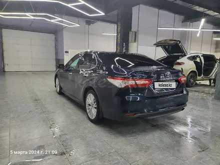 Toyota Camry 2019 года за 15 000 000 тг. в Семей – фото 4