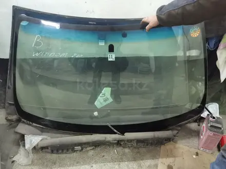 Лобовое стекло toyota за 30 000 тг. в Шымкент