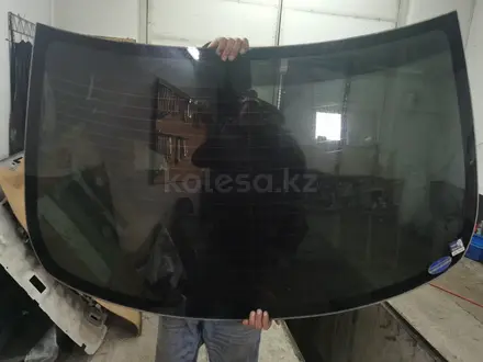 Лобовое стекло toyota за 30 000 тг. в Шымкент – фото 2