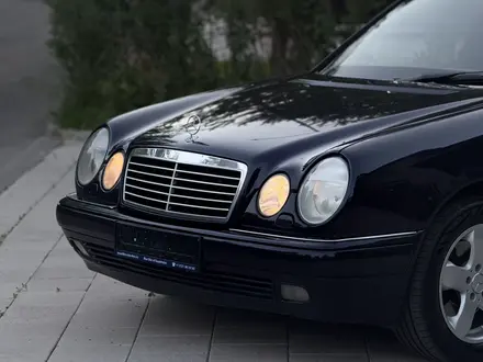 Mercedes-Benz E 320 1998 года за 2 950 000 тг. в Астана – фото 3