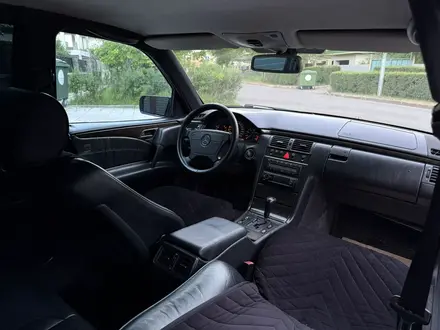 Mercedes-Benz E 320 1998 года за 2 950 000 тг. в Астана – фото 11