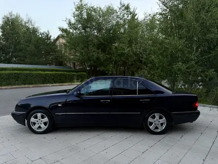 Mercedes-Benz E 320 1998 года за 2 950 000 тг. в Астана – фото 5